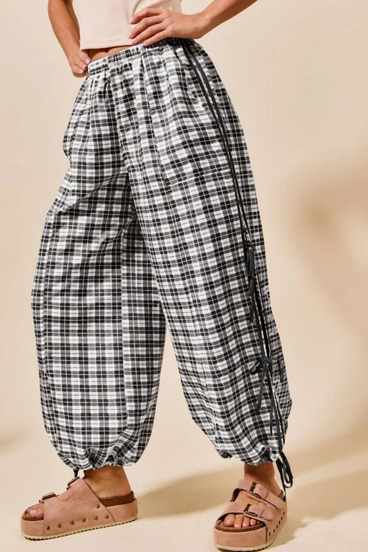 Image of SO ME Plaid Elastic Waist Balloon Pants | Queeble.shop