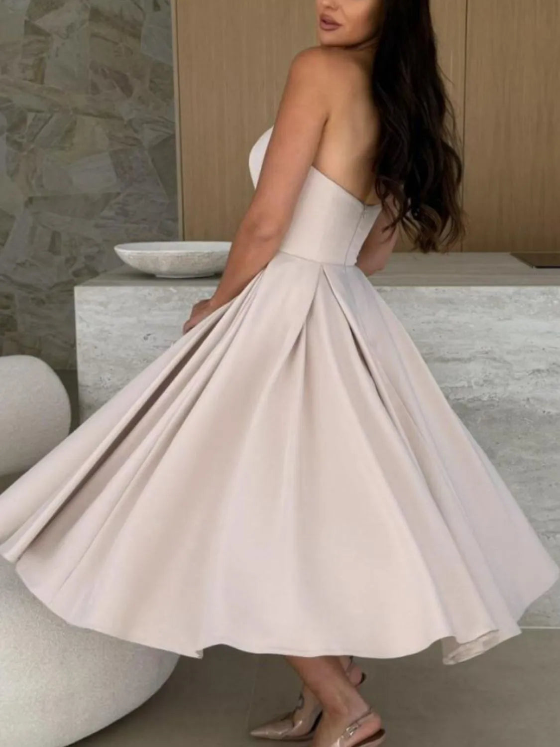 Image of Solid Color Tube Midi Dress | Queeble.shop