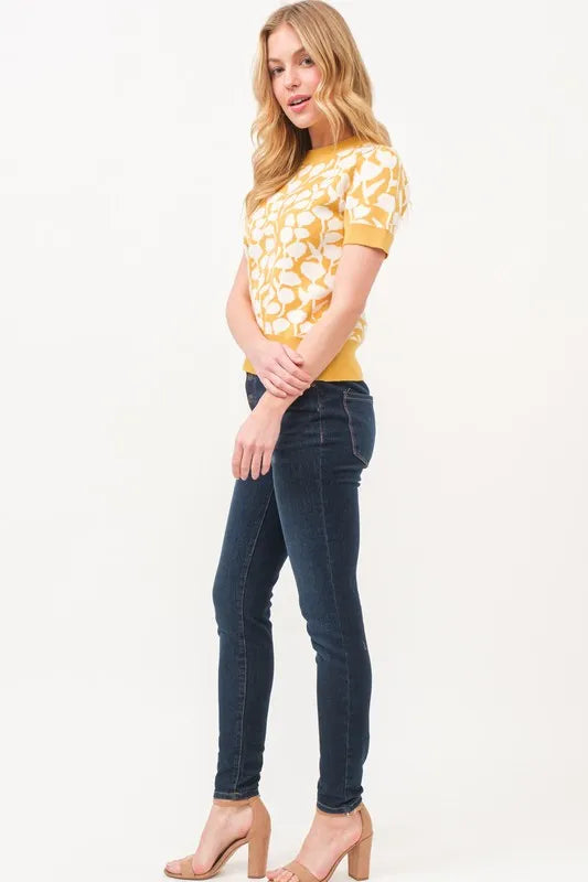 Image of And The Why Short Sleeve Leaf Pattern Knit Top | Queeble.shop