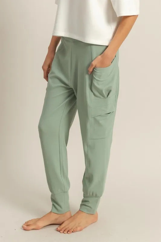 Image of HYFVE High-Waist Pocket Detail Comfy Sweatpants | Queeble.shop