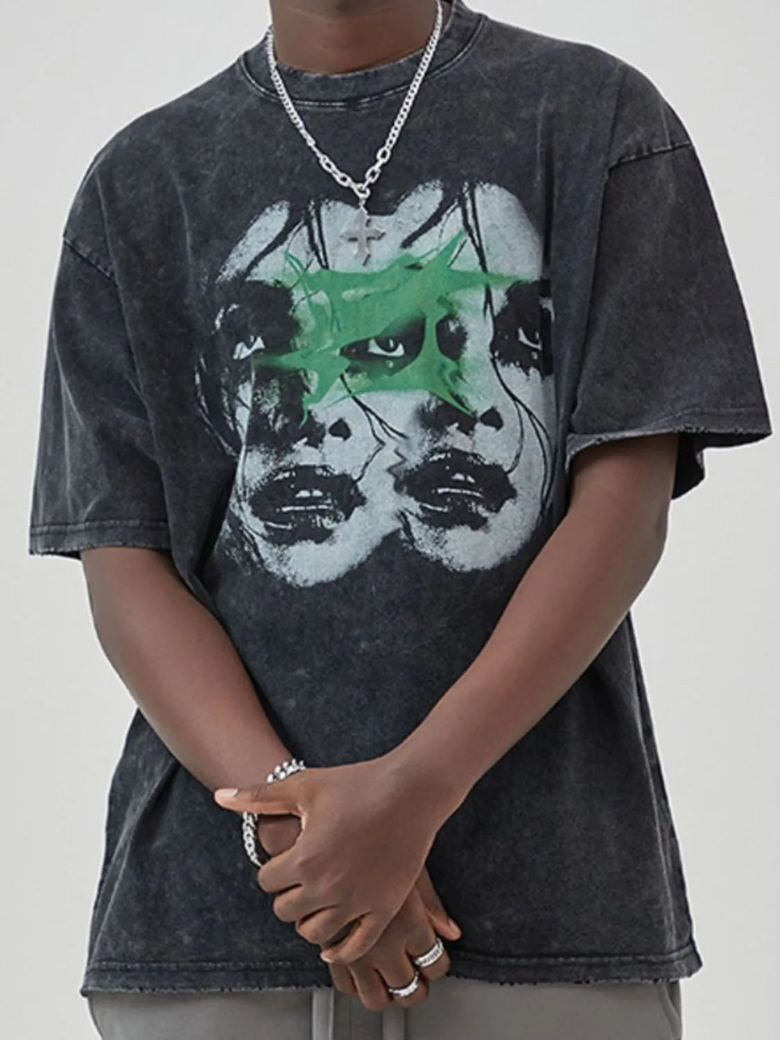 Image of Men's Graphic Round Neck Short Sleeve T-Shirt | Queeble.shop