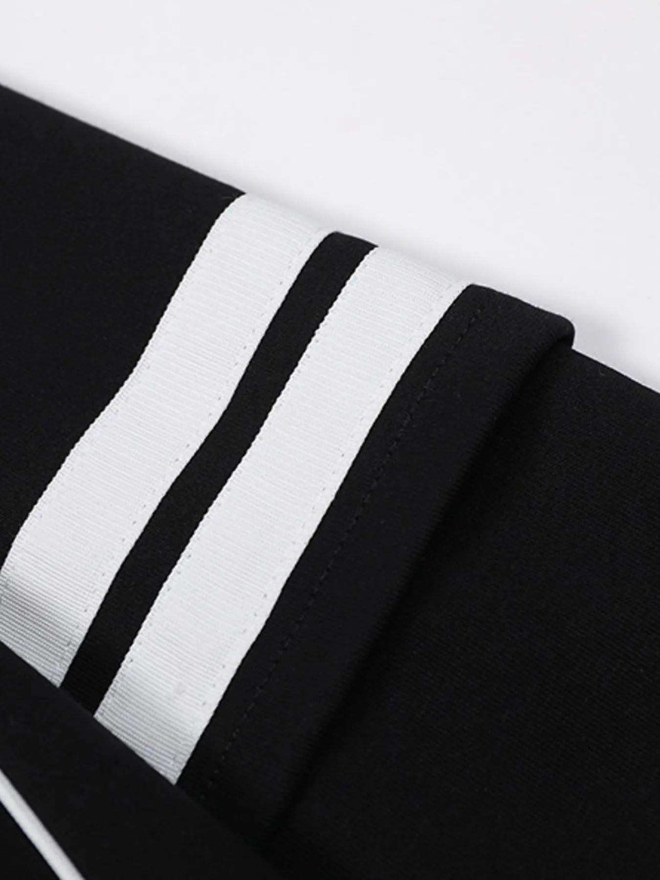 Image of Men's Round Neck Raglan Sleeve Sweatshirt | Queeble.shop