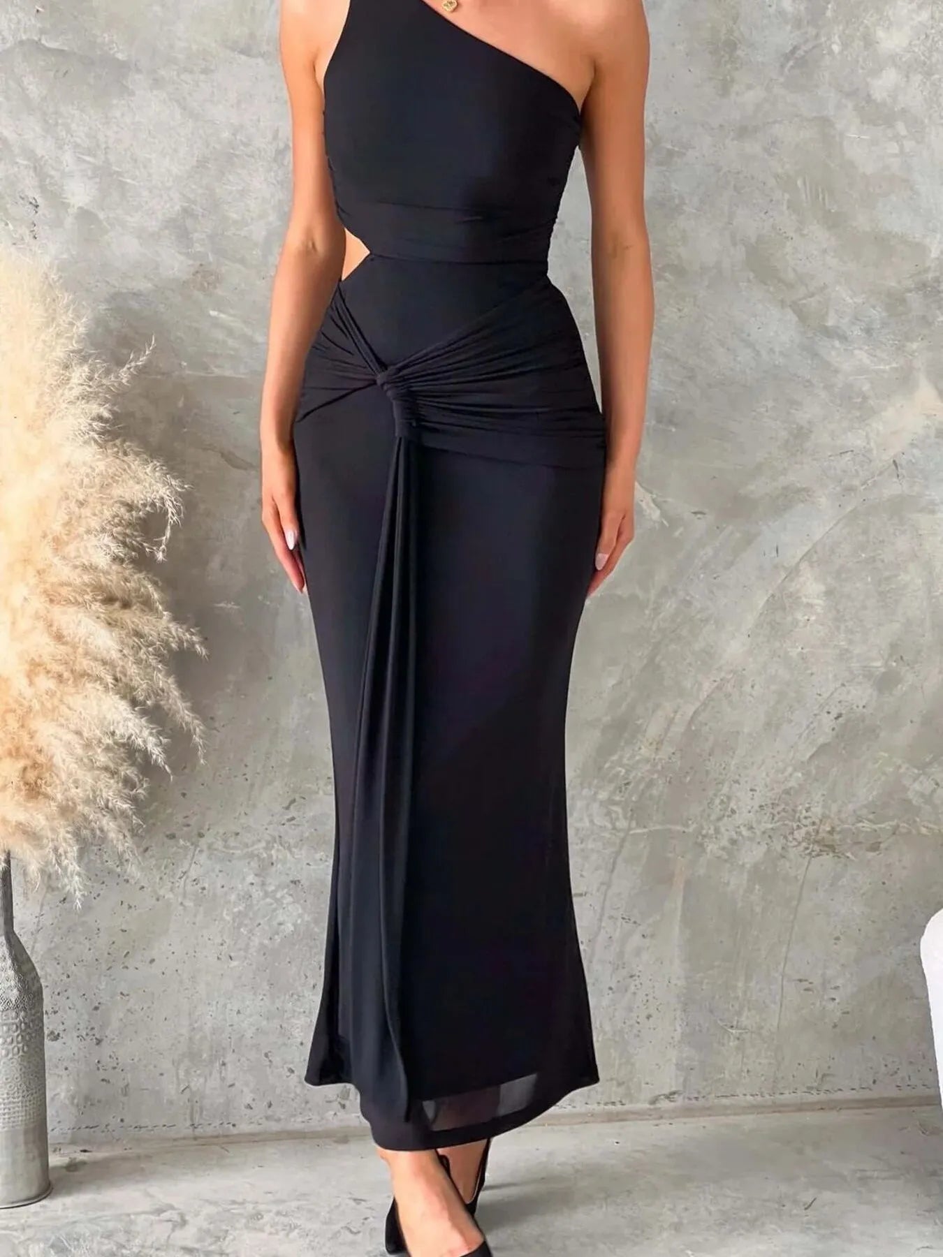 Image of One-Shoulder Cutout Bodycon Maxi Dress | Queeble.shop