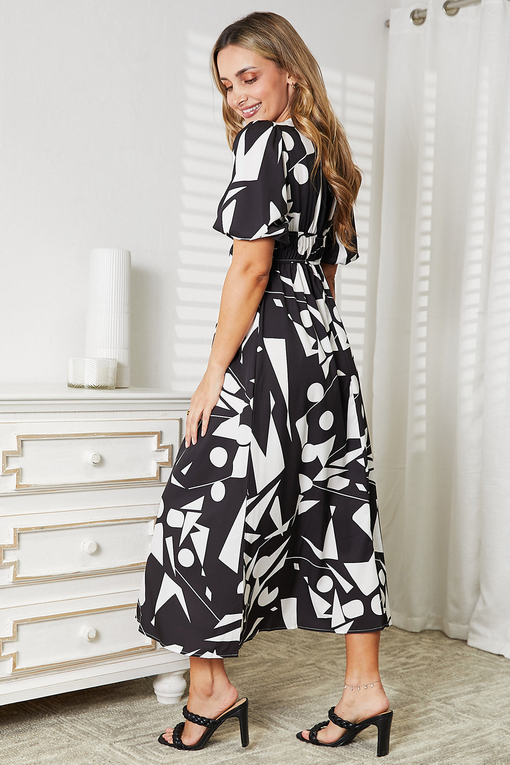 Image of Printed Surplice Balloon Sleeve Dress | Queeble.shop