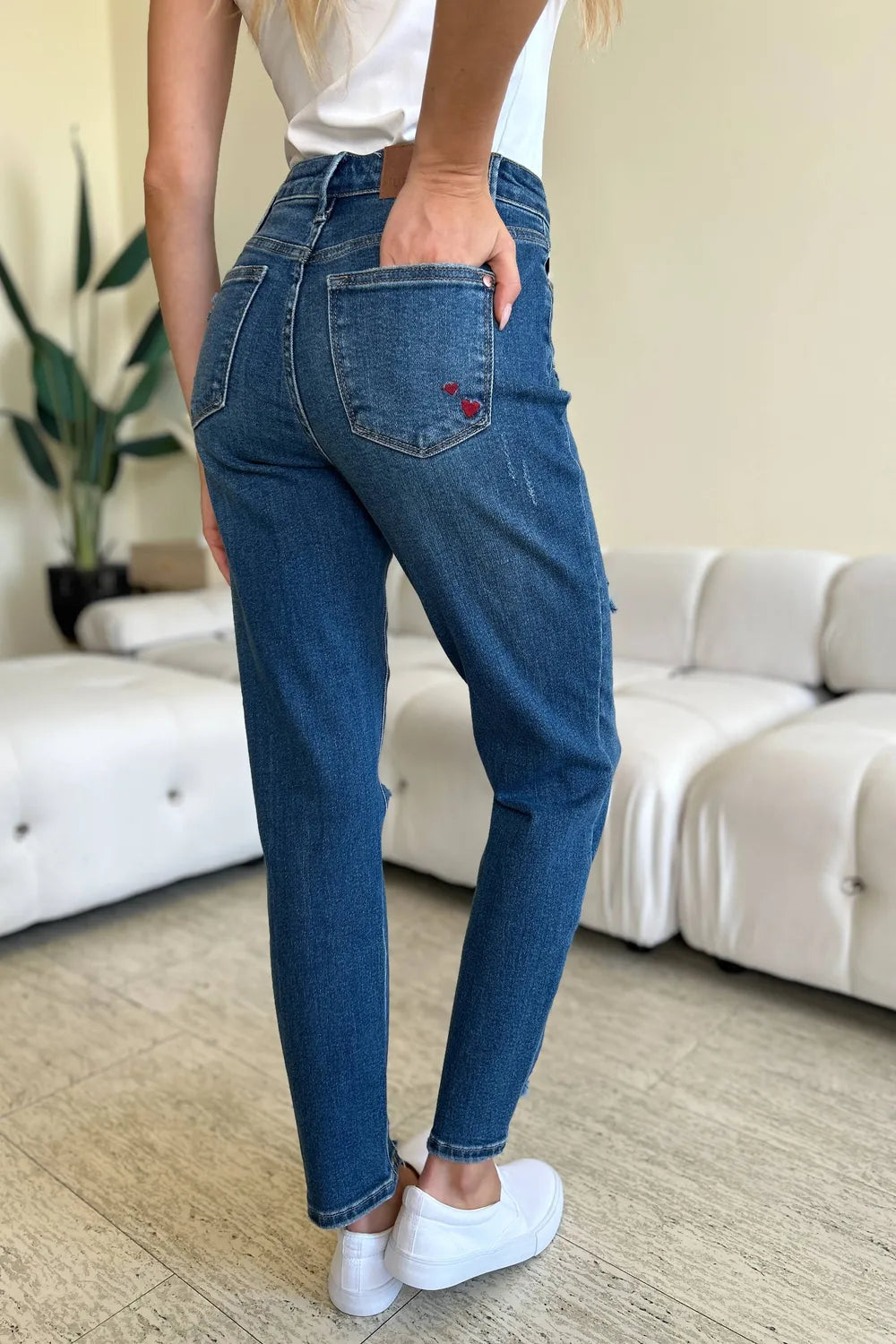 Image of Judy Blue Full Size Queen Of Hearts Coin Pocket BF Jeans | Queeble.shop