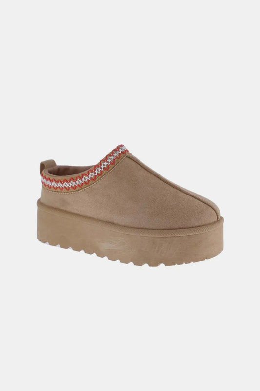 Image of Weeboo Platform Embroidered Trim Slip-On Boots | Queeble.shop