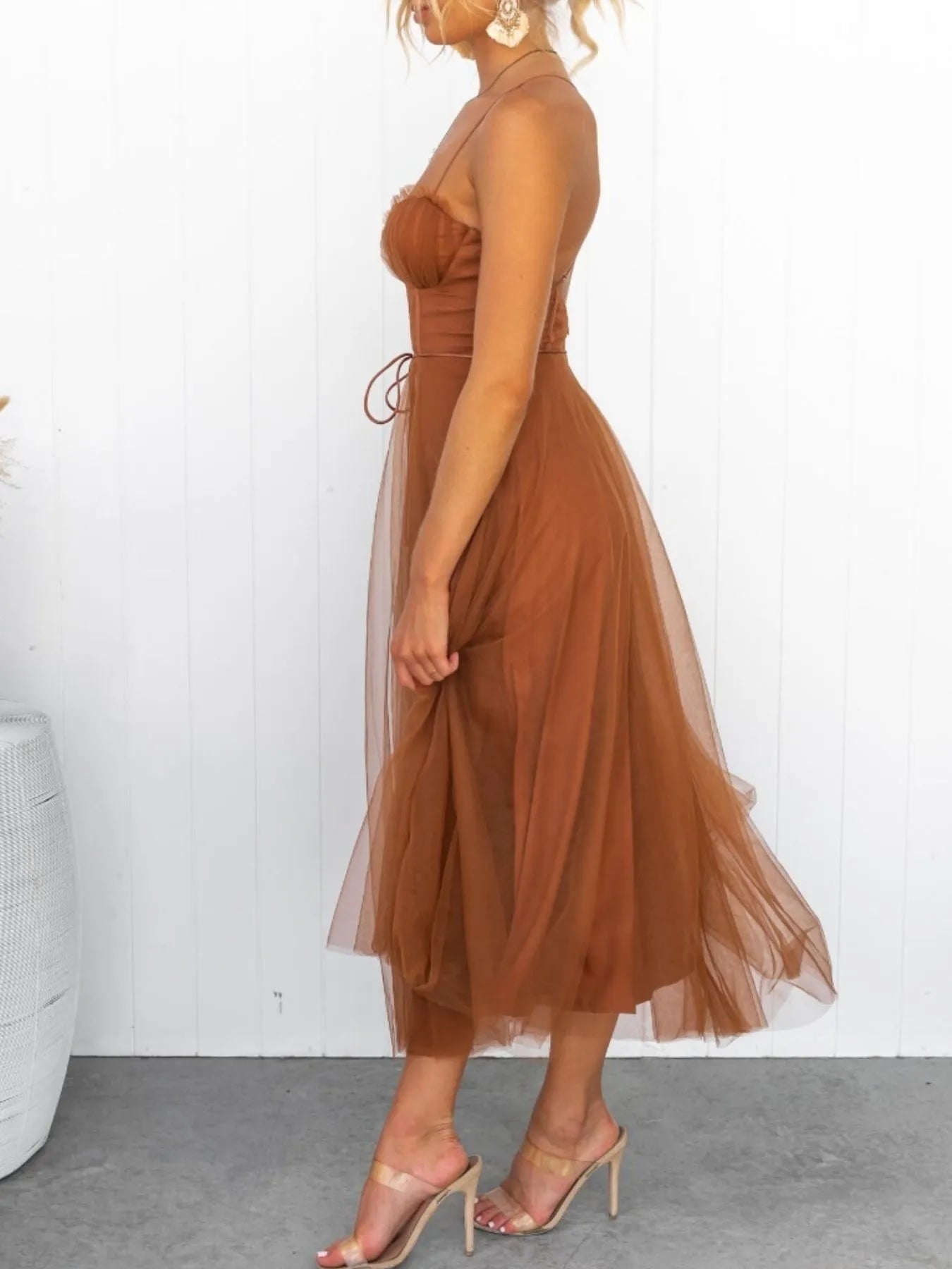 Image of Sweetheart Neck Tulle Midi Dress | Queeble.shop