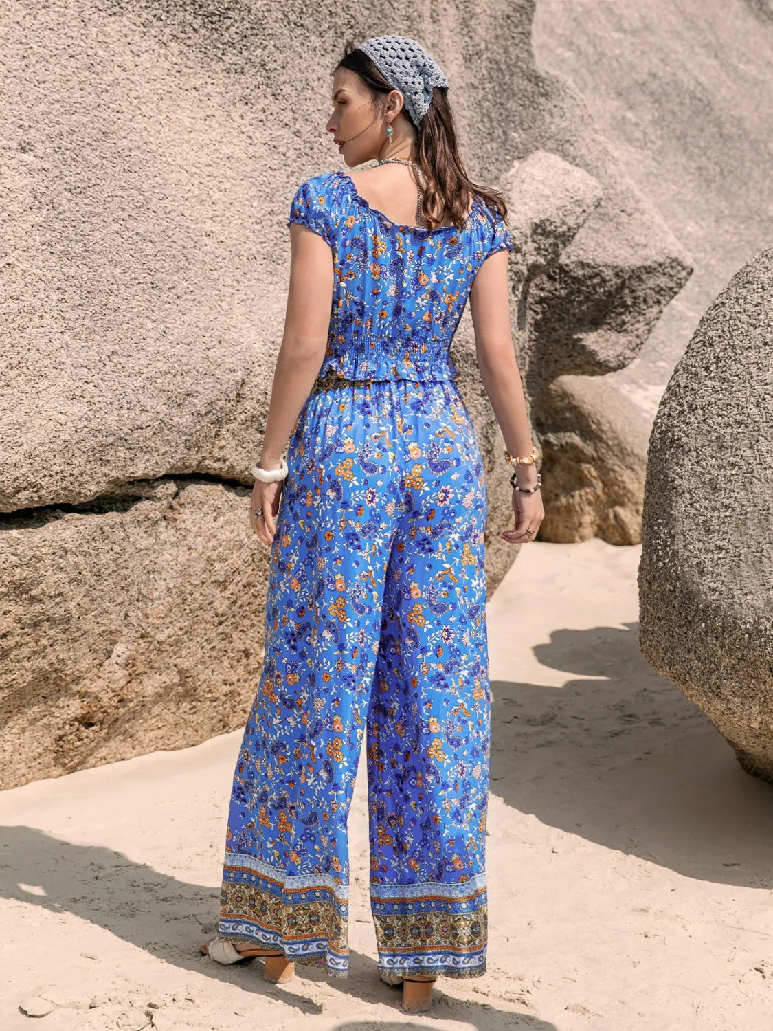 Image of Printed V-Neck Top and Pants Set | Queeble.shop