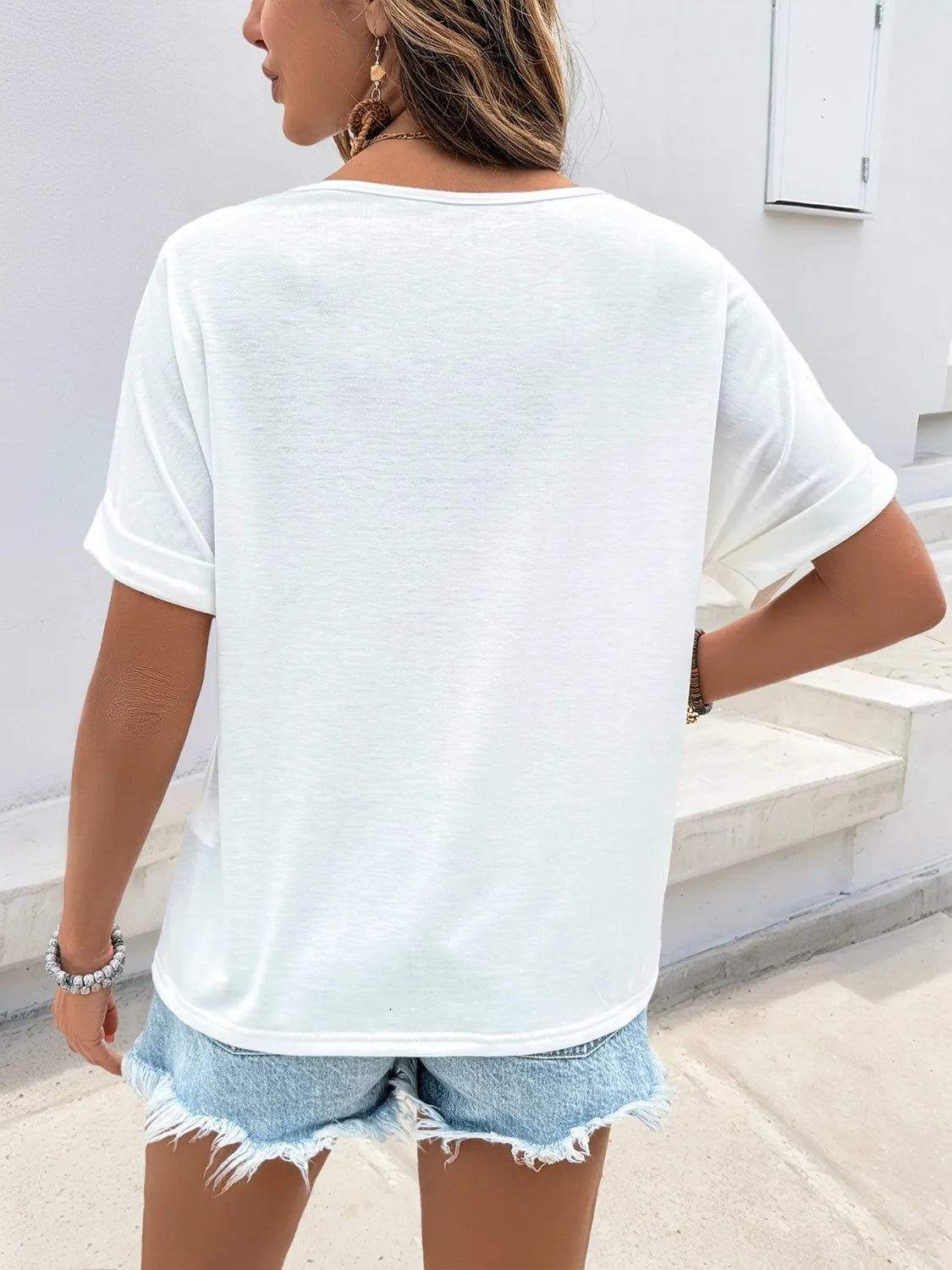 Image of Contrast V-Neck Short Sleeve Top | Queeble.shop