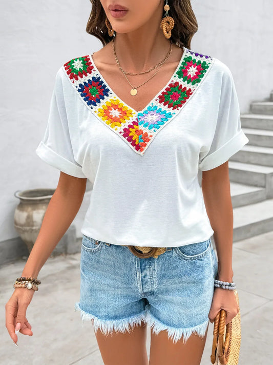 Image of Contrast V-Neck Short Sleeve Top | Queeble.shop