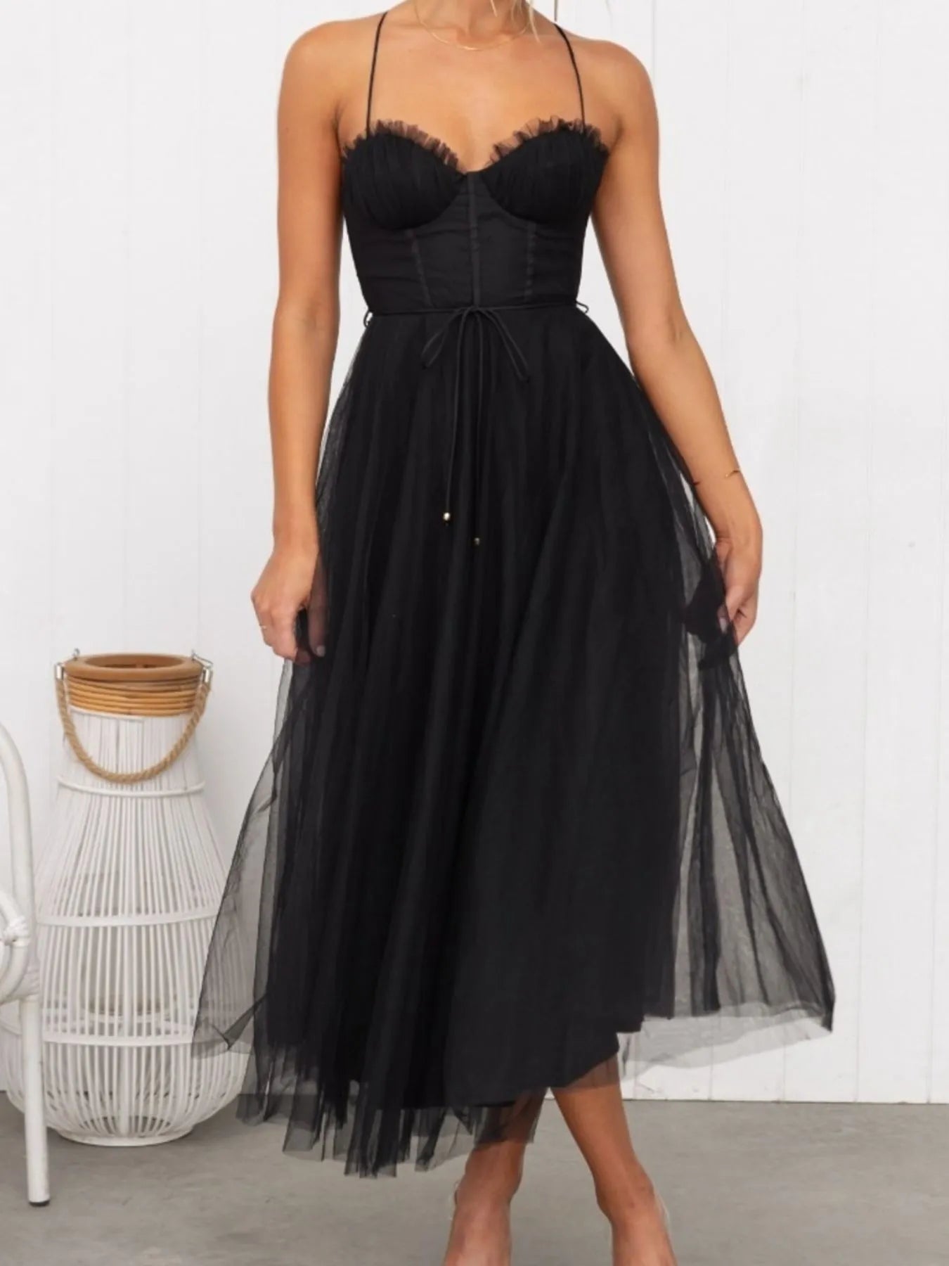 Image of Sweetheart Neck Tulle Midi Dress | Queeble.shop