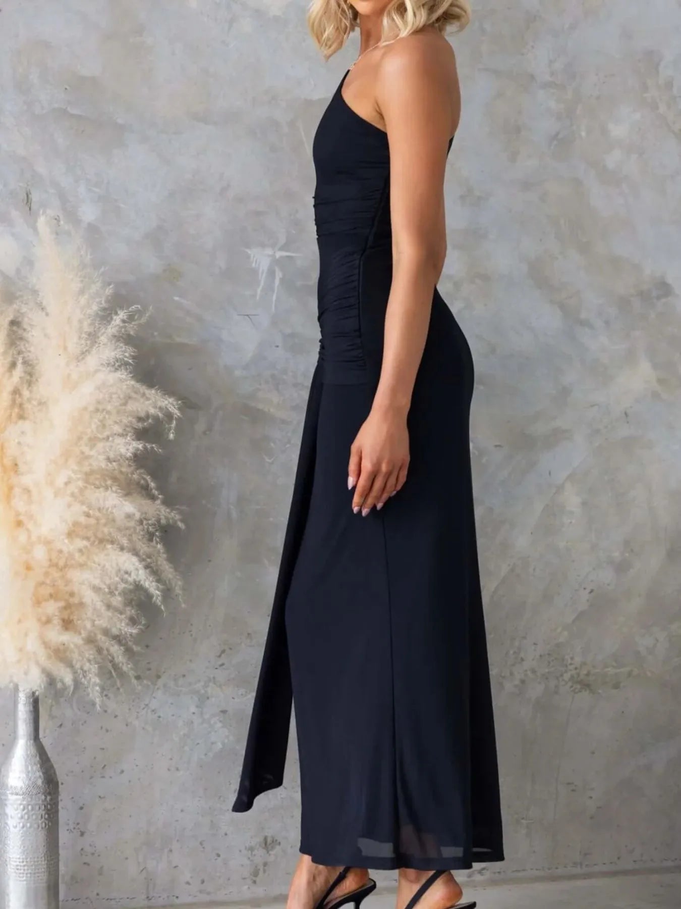 Image of One-Shoulder Cutout Bodycon Maxi Dress | Queeble.shop
