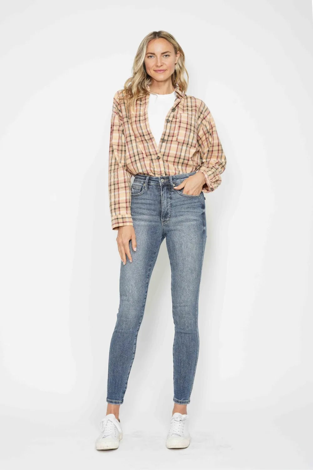 Image of Judy Blue Full Size Tummy Control Contrast Wash Skinny Jeans | Queeble.shop