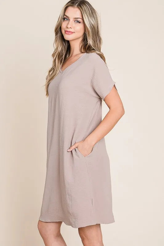 Image of BOMBOM V-Neck Short Sleeve Dress with Pockets | Queeble.shop