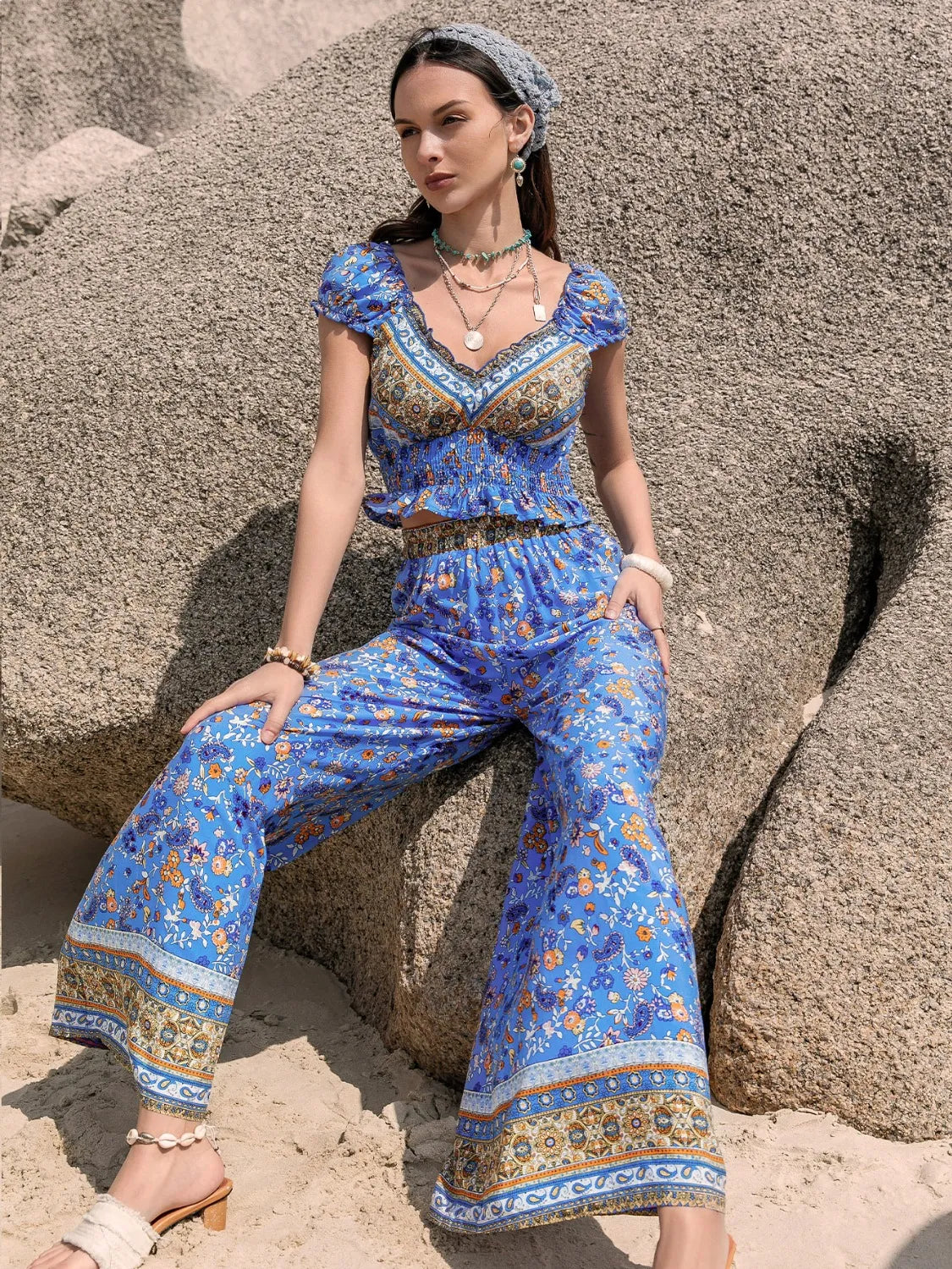 Image of Printed V-Neck Top and Pants Set | Queeble.shop