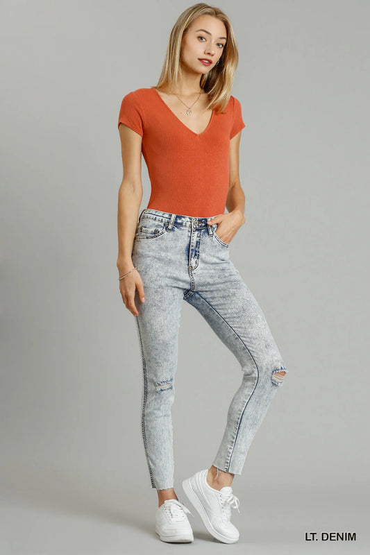 Image of Umgee 5-Pockets Distressed Detail Stretch Denim Skinny Jeans with Unfinished Hem | Queeble.shop