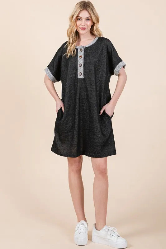 Image of Casual Contrast Trim Henley Dress | Queeble.shop