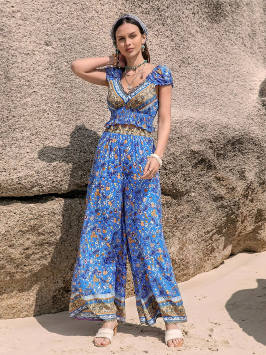 Image of Printed V-Neck Top and Pants Set | Queeble.shop