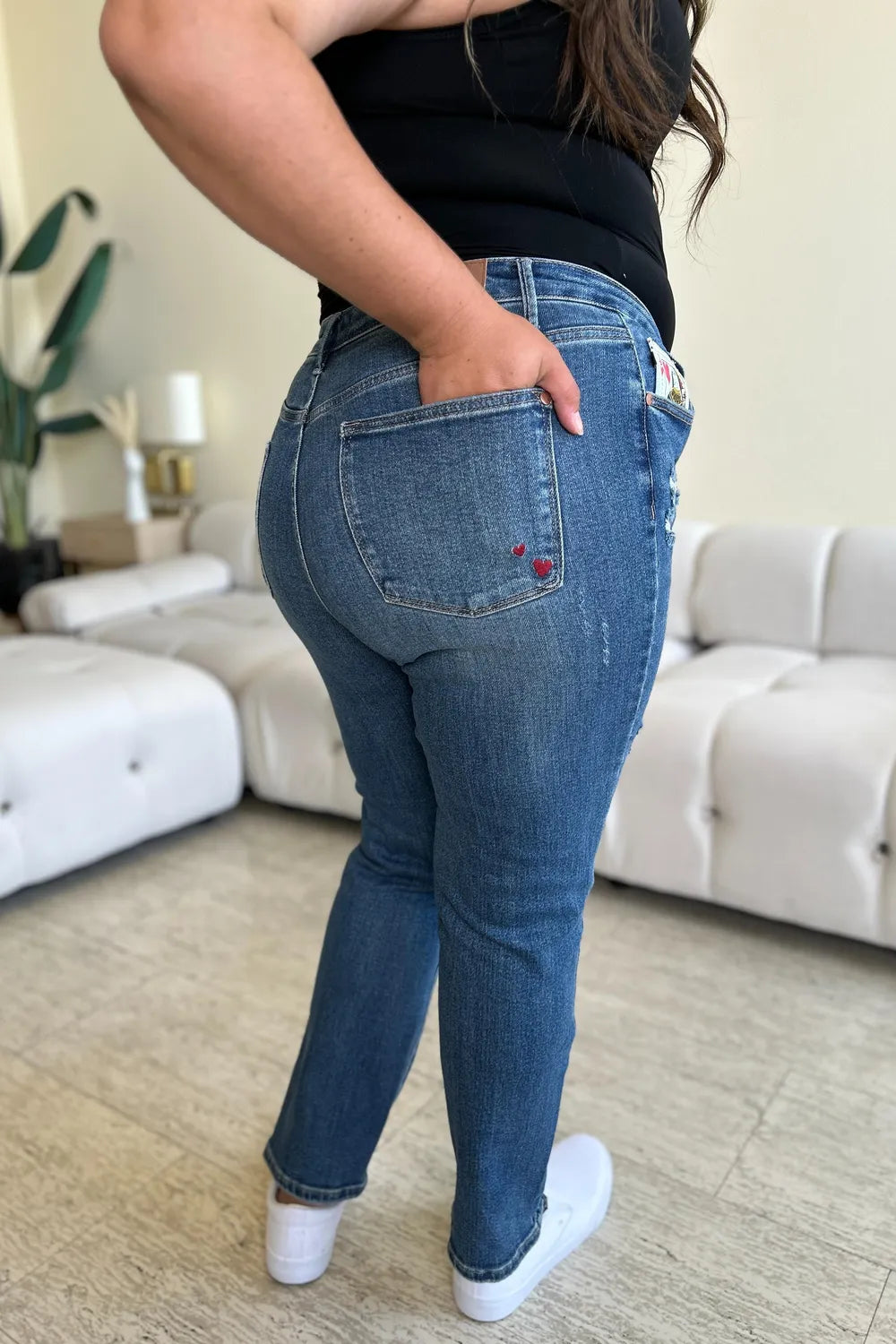 Image of Judy Blue Full Size Queen Of Hearts Coin Pocket BF Jeans | Queeble.shop