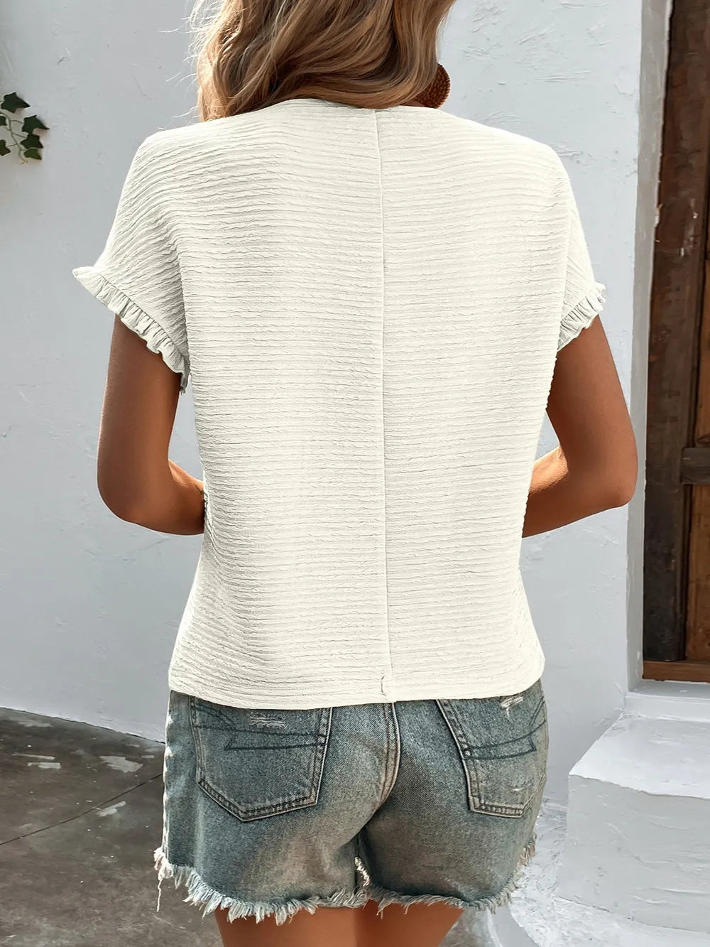 Image of Texture Round Neck Short Sleeve T-Shirt | Queeble.shop