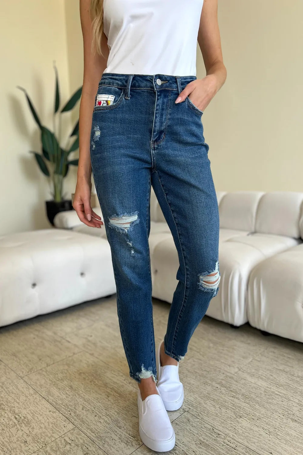 Image of Judy Blue Full Size Queen Of Hearts Coin Pocket BF Jeans | Queeble.shop