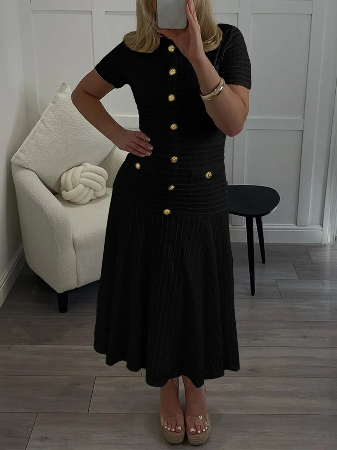 Image of Textured Knit Short Sleeve Dress | Queeble.shop