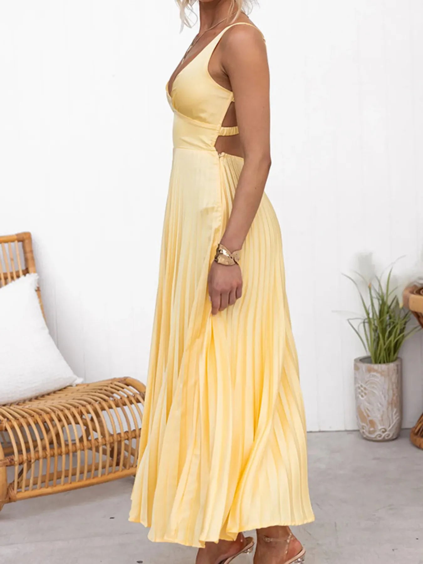 Image of Pleated V-Neck Sleeveless Maxi Dress | Queeble.shop