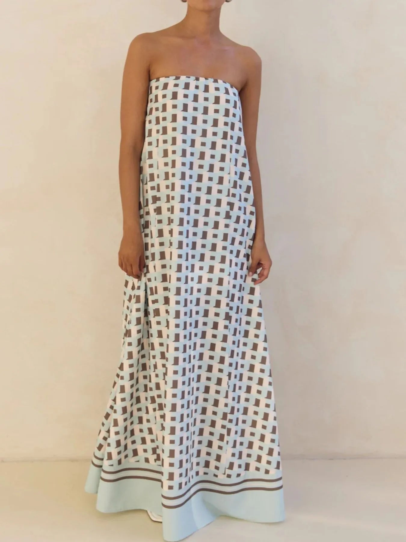 Image of Smocked Printed Tube Maxi Dress | Queeble.shop