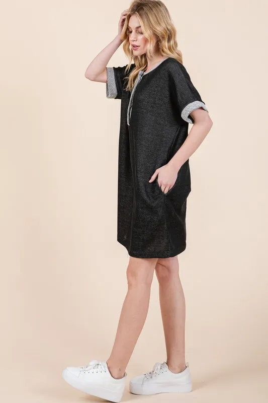 Image of Casual Contrast Trim Henley Dress | Queeble.shop