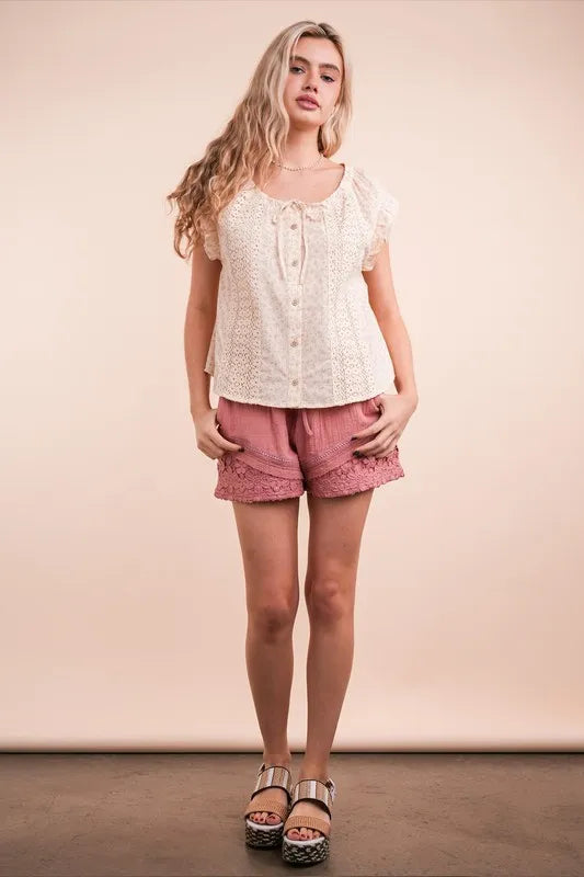Image of VERY J Lace Contrast Detail Woven Shorts | Queeble.shop