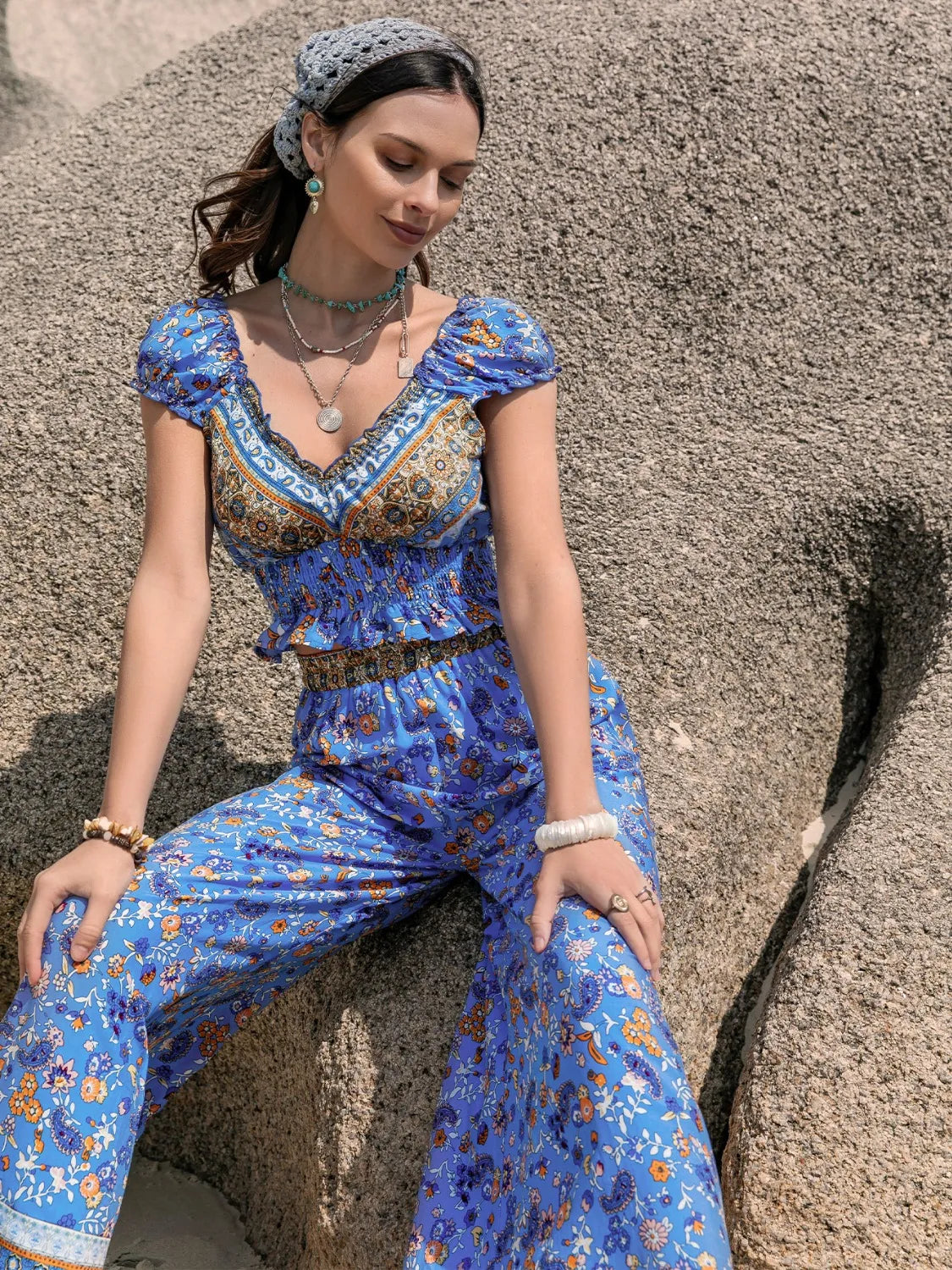 Image of Printed V-Neck Top and Pants Set | Queeble.shop