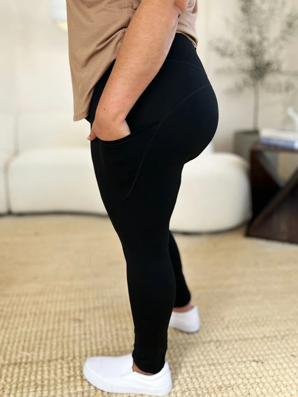 Image of Wide Waistband Sports Leggings | Queeble.shop