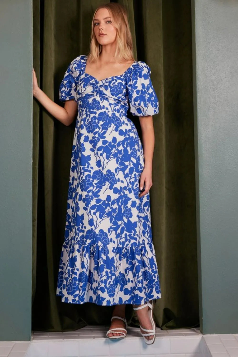 Image of Mittoshop Cutout Back Floral Sweetheart Neck Puff Sleeve Dress | Queeble.shop