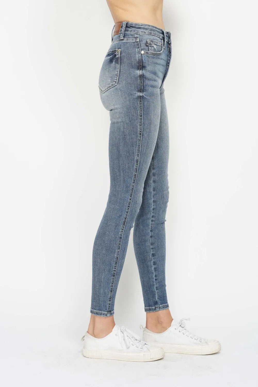 Image of Judy Blue Full Size Tummy Control Contrast Wash Skinny Jeans | Queeble.shop