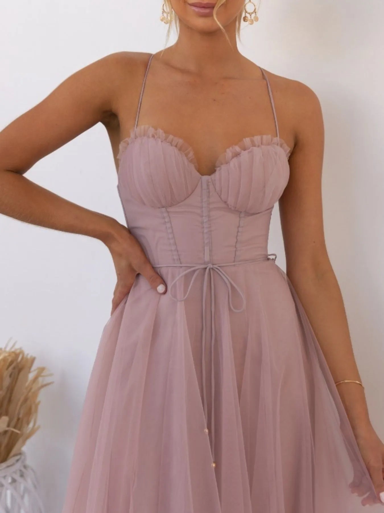 Image of Sweetheart Neck Tulle Midi Dress | Queeble.shop