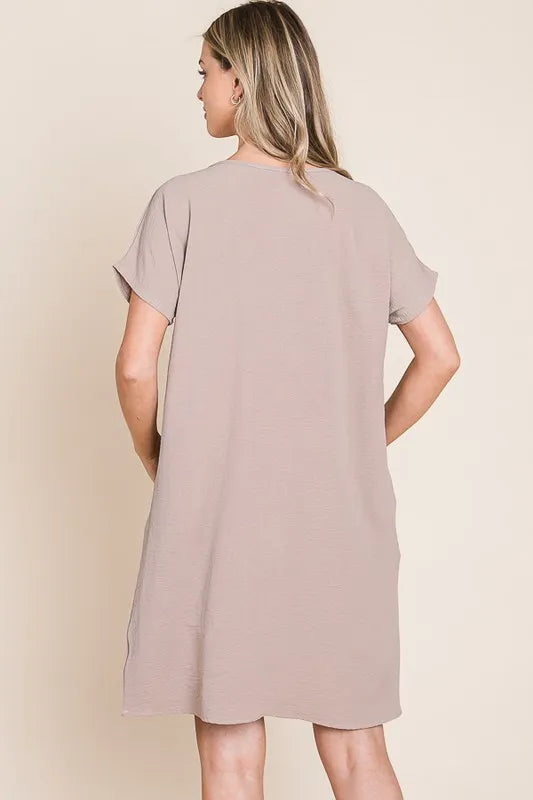 Image of BOMBOM V-Neck Short Sleeve Dress with Pockets | Queeble.shop