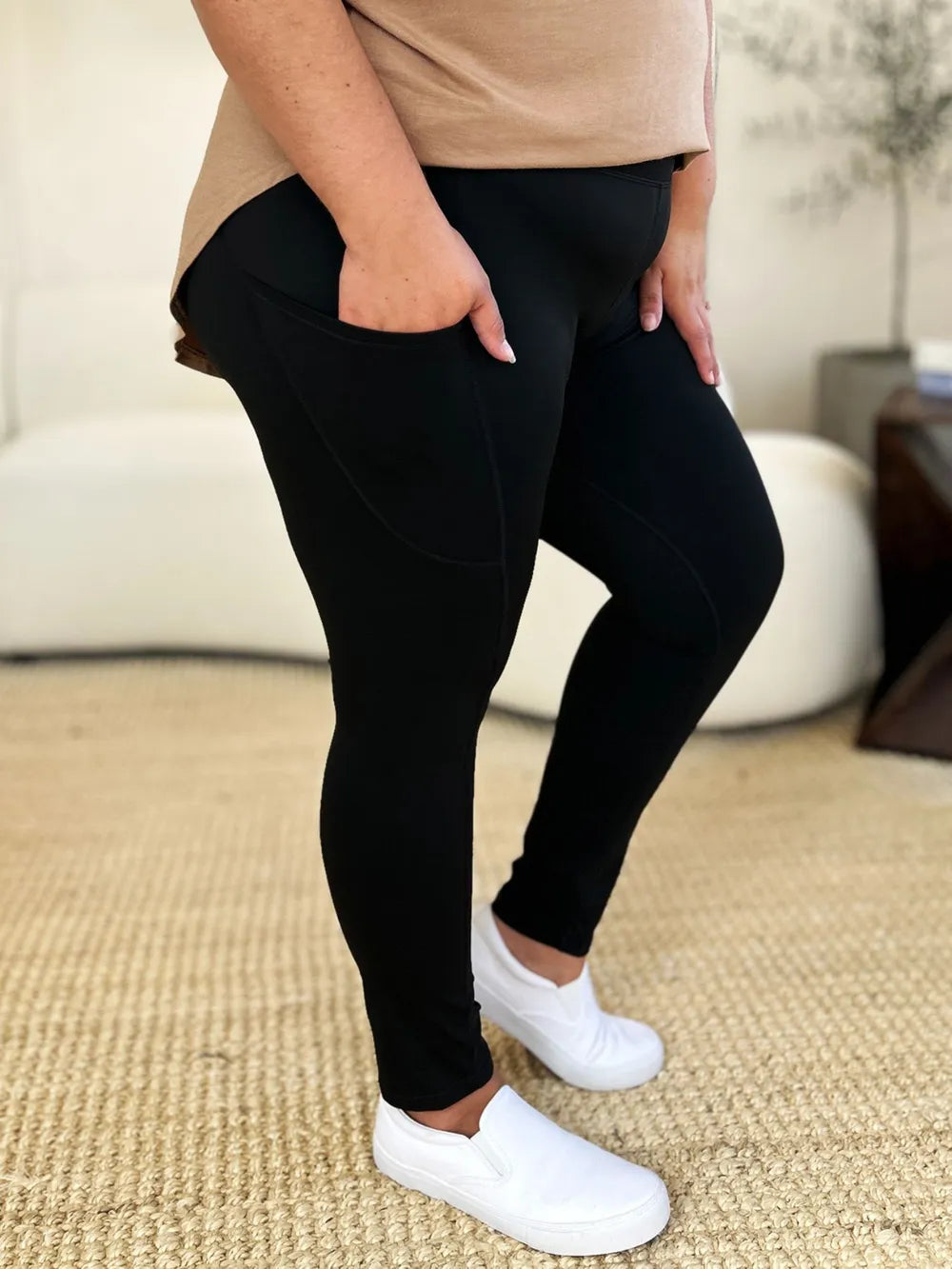 Image of Wide Waistband Sports Leggings | Queeble.shop