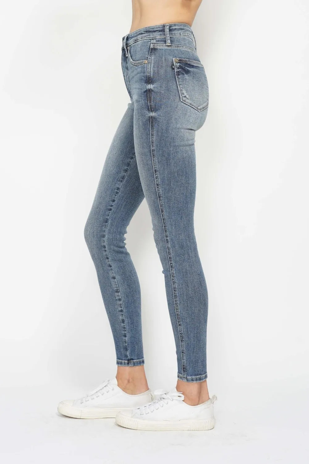 Image of Judy Blue Full Size Tummy Control Contrast Wash Skinny Jeans | Queeble.shop